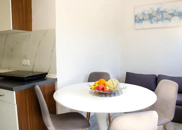 شقة Maar